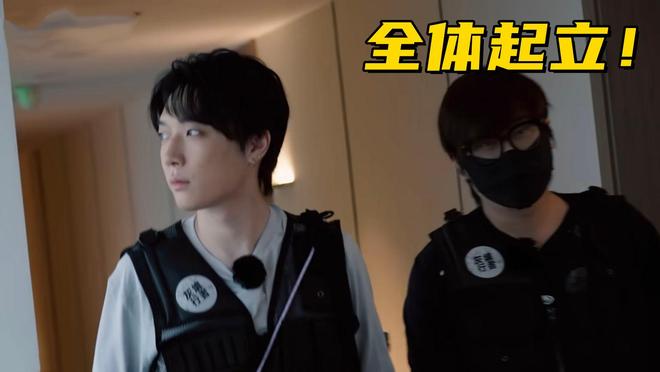 戴口罩参加综艺观众齐刷：全体起立瓦利棋牌卢本伟时隔8年首次亮相！(图3)