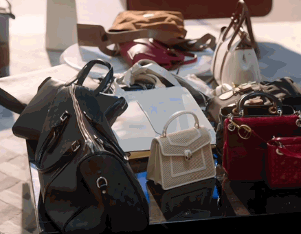 alph Lauren走路带风！瓦利棋牌《新闻女王2》佘诗曼穿R(图38)