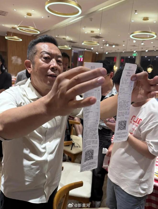 小时却说“恶心”明天起全国所有门店上线“罗永浩菜单”瓦力游戏西贝创始人:罗永浩方结账时攒了会员积分走后一(图5) 小时却说“恶心”明天起全国所有门店上线“罗永浩菜单”瓦力游戏西贝创始人:罗永浩方结账时攒了会员积分走后一(图5)