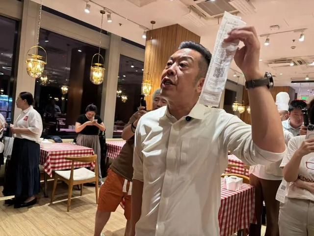 小时却说“恶心”明天起全国所有门店上线“罗永浩菜单”瓦力游戏西贝创始人:罗永浩方结账时攒了会员积分走后一(图3) 小时却说“恶心”明天起全国所有门店上线“罗永浩菜单”瓦力游戏西贝创始人:罗永浩方结账时攒了会员积分走后一(图3)