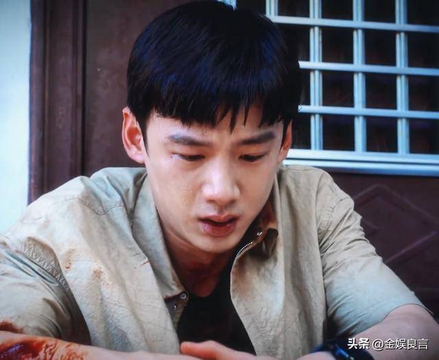 下有皱纹脸宽腮大锡纸烫戴耳钉像男模瓦力娱乐棋牌白敬亭现身黑龙江生图(图13)